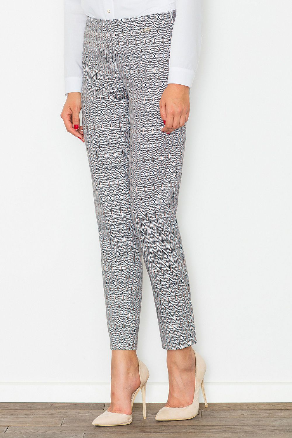 Women trousers model 77142