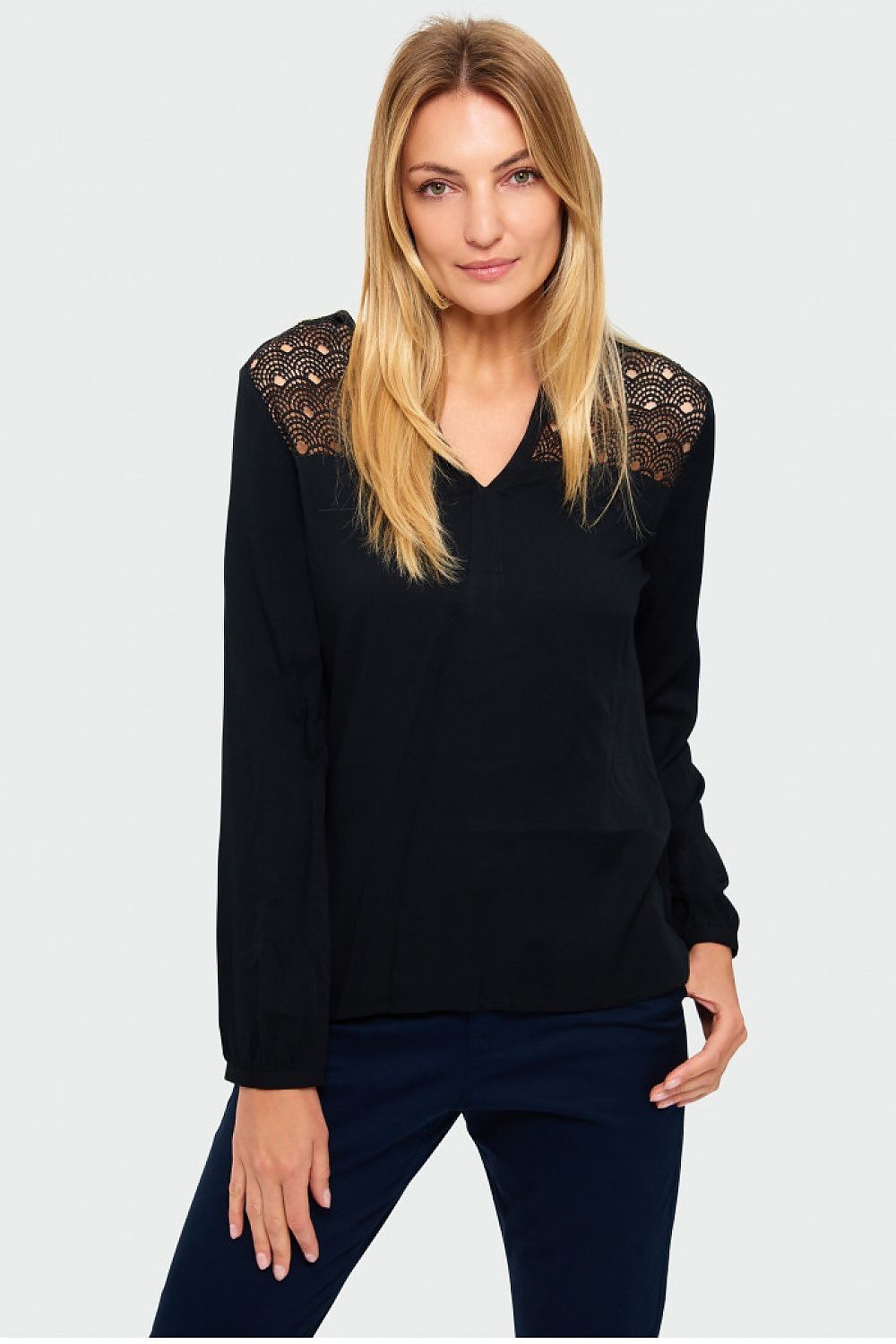 Blouse model 147034