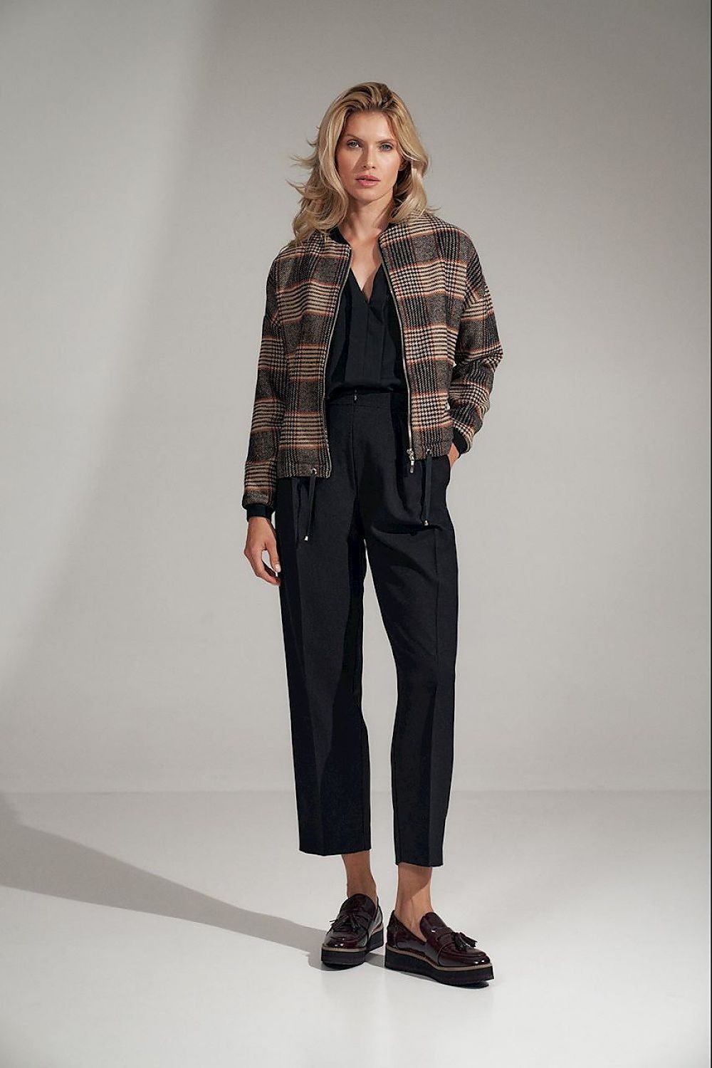 Women trousers model 150792 - Lojahub
