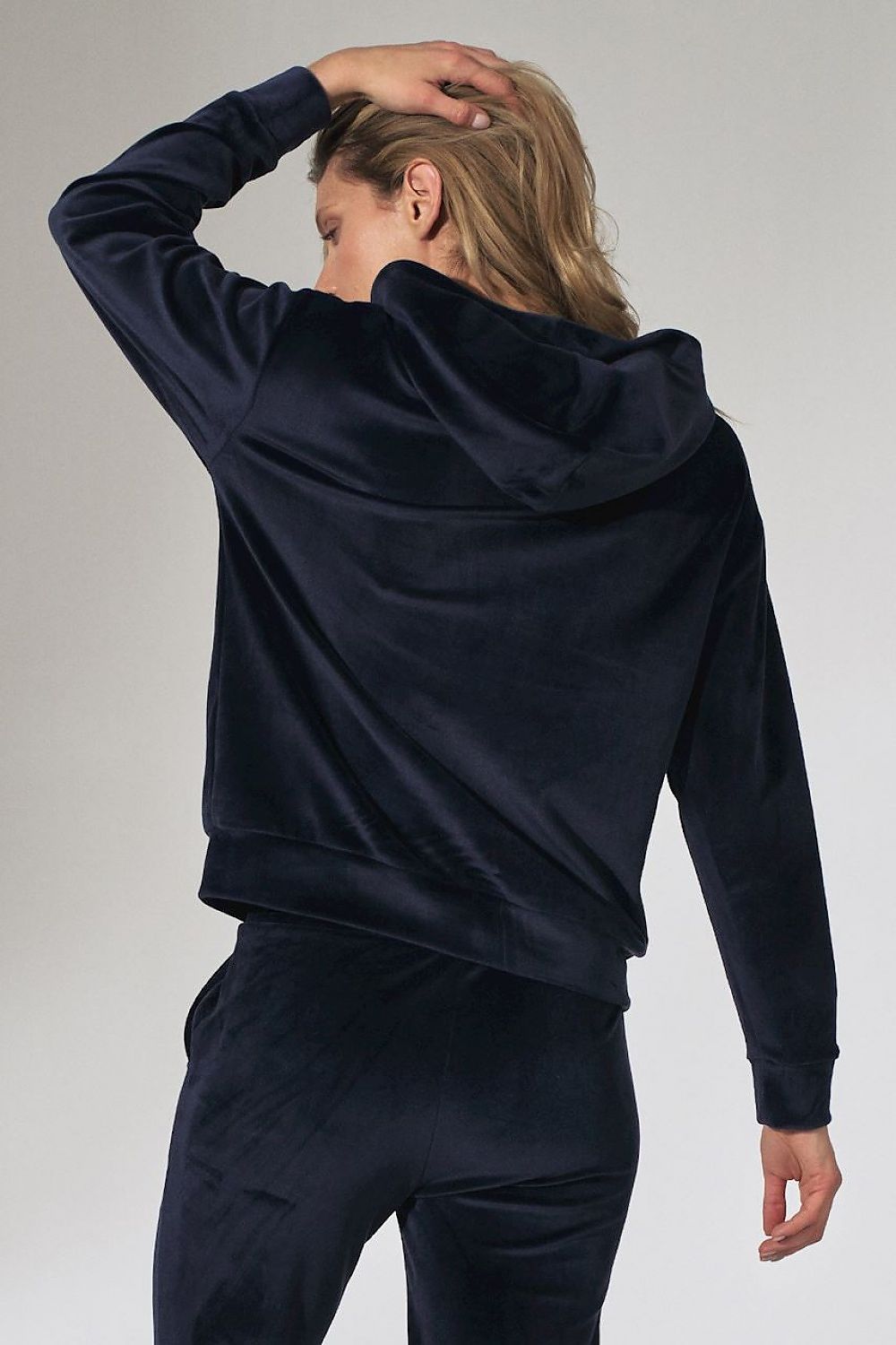 Sweatshirt model 151809