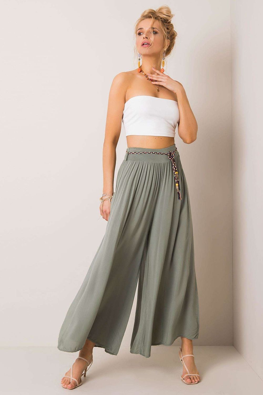 Women trousers model 166062