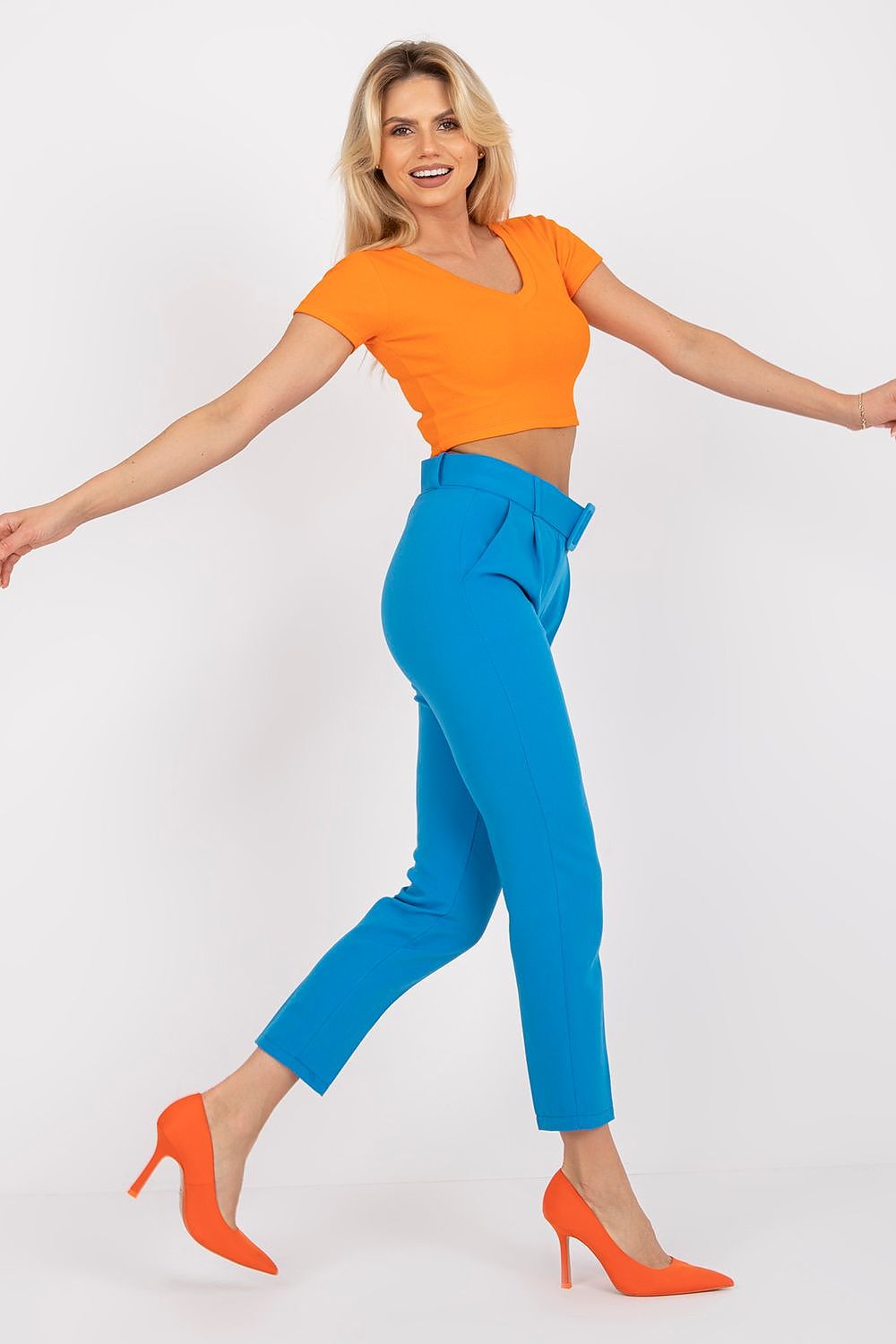 Women trousers model 166890