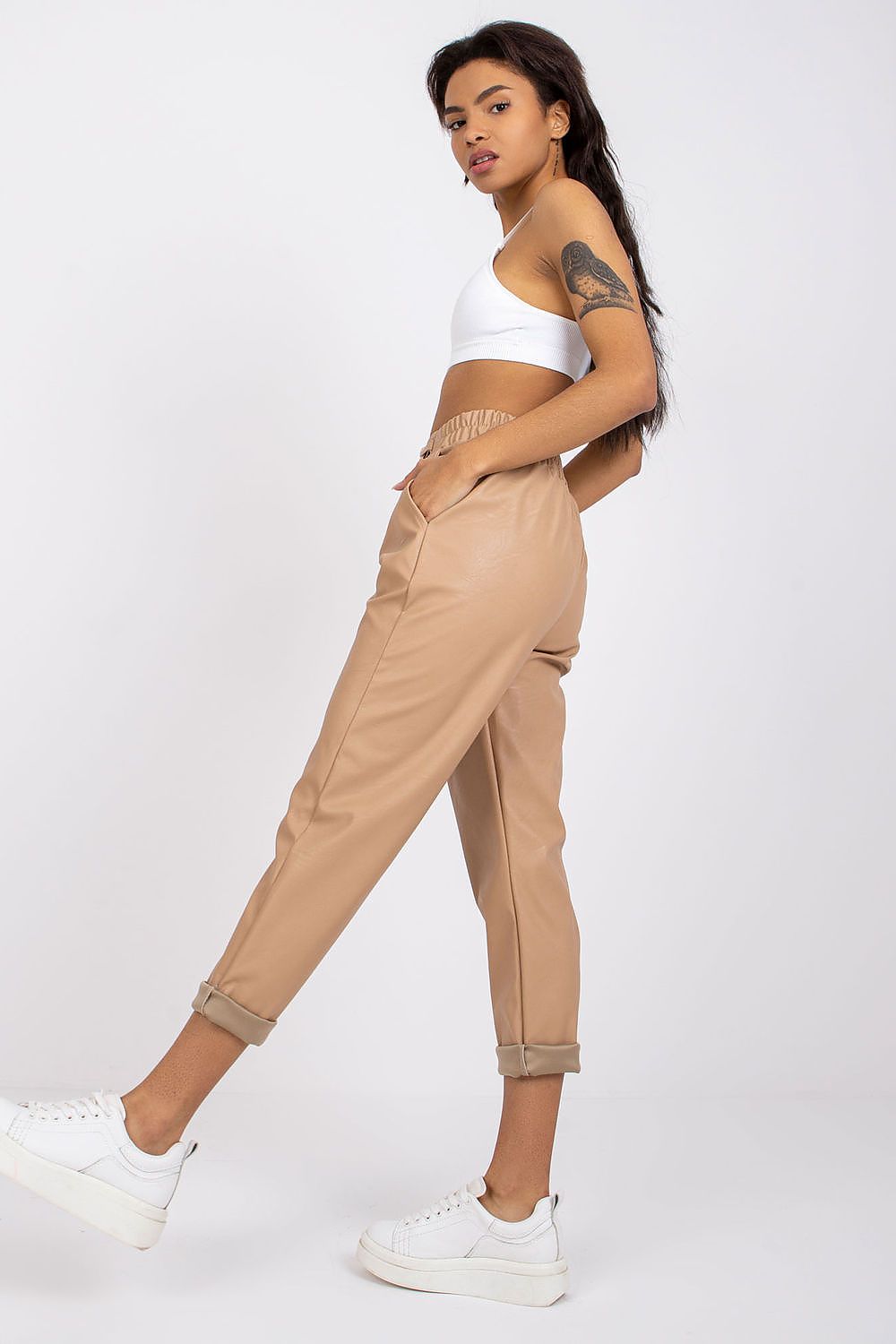 Women trousers model 167380