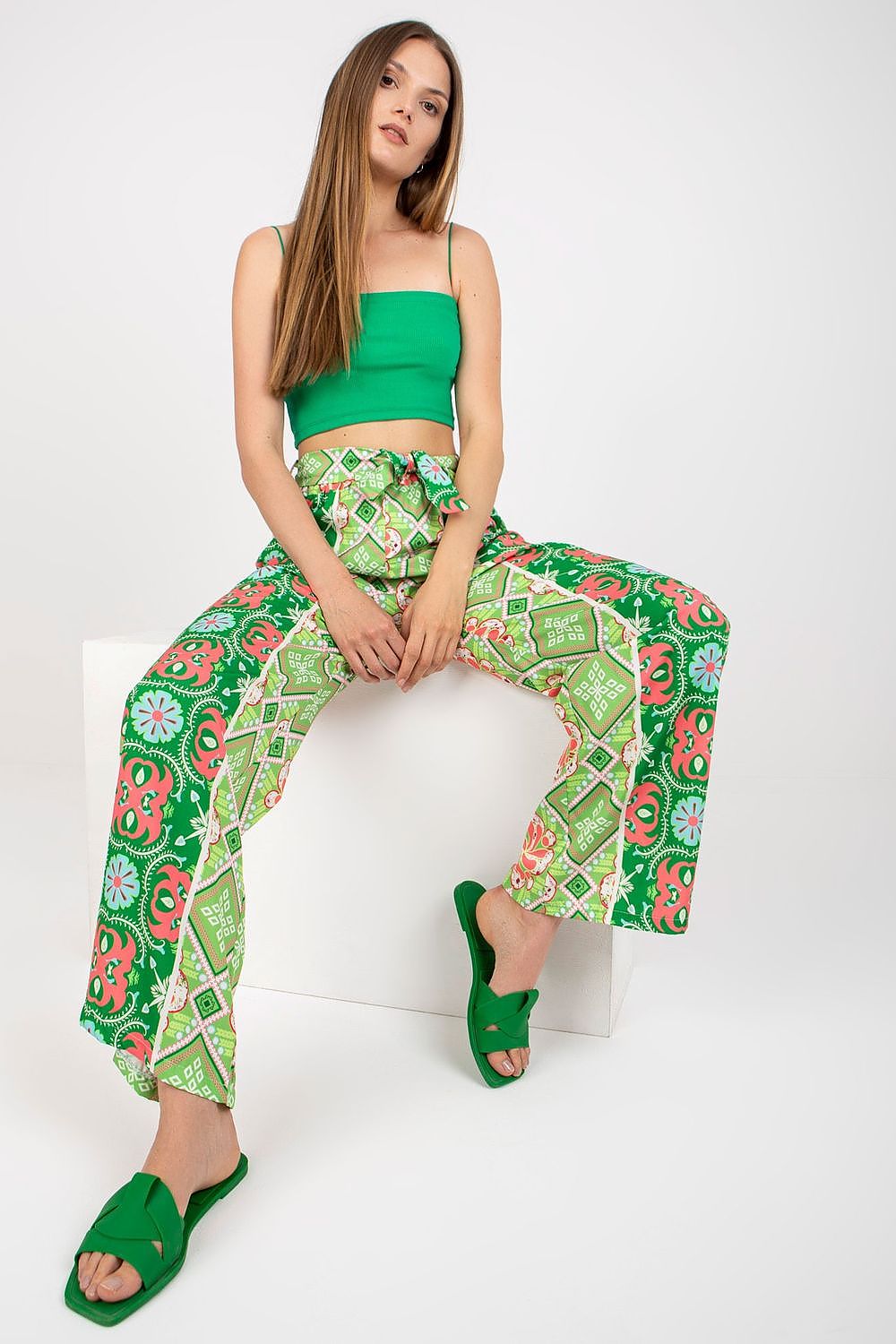 Women trousers model 167739