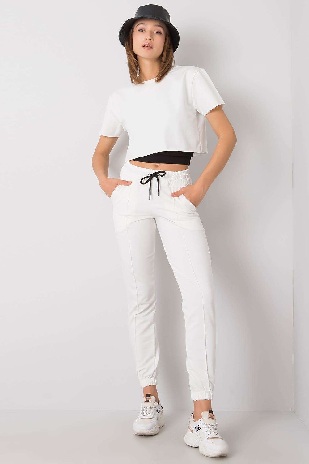 Women trousers model 168891