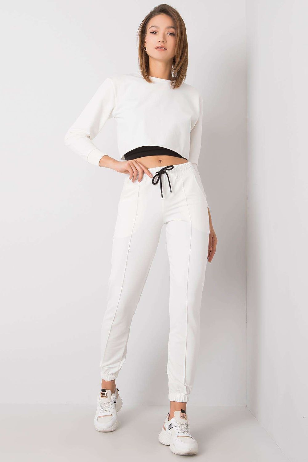 Women trousers model 168896
