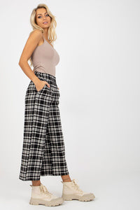 Women trousers model 174997