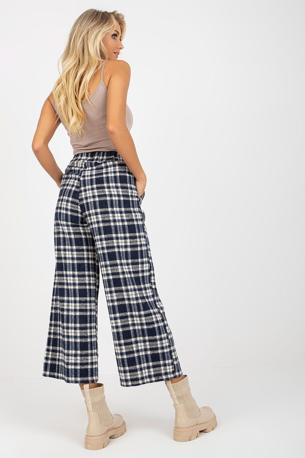 Women trousers model 175003