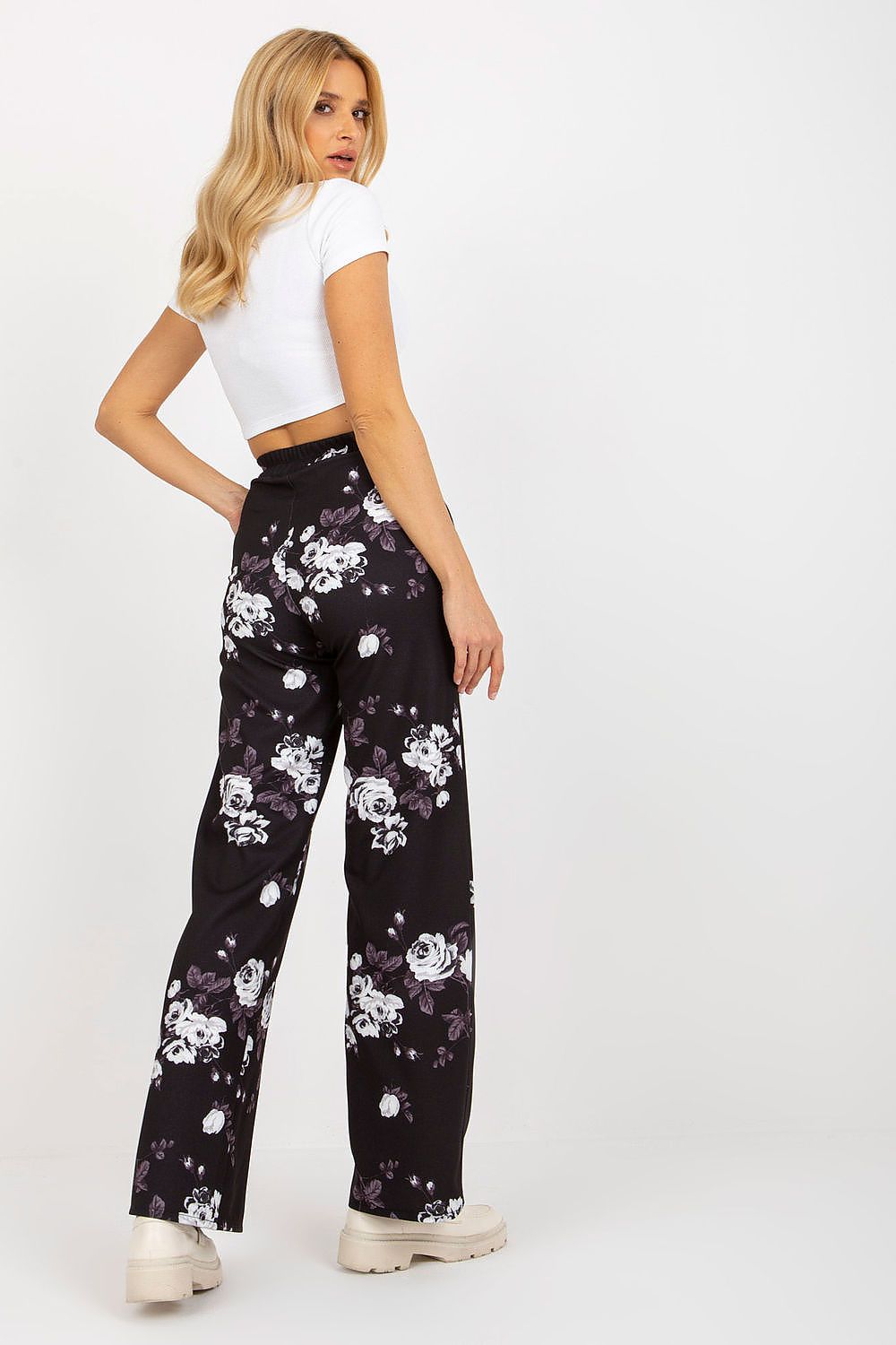 Women trousers model 175770