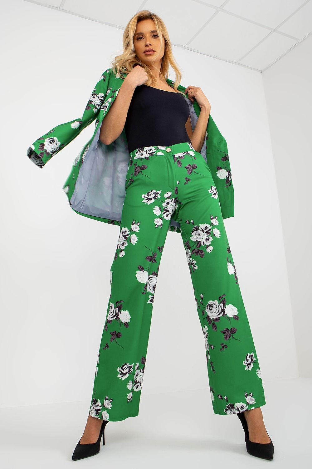 Women trousers model 175966