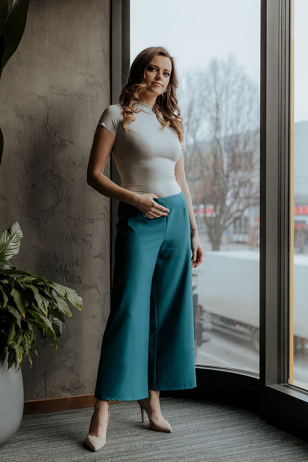 Women trousers model 176699