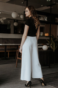 Women trousers model 176702