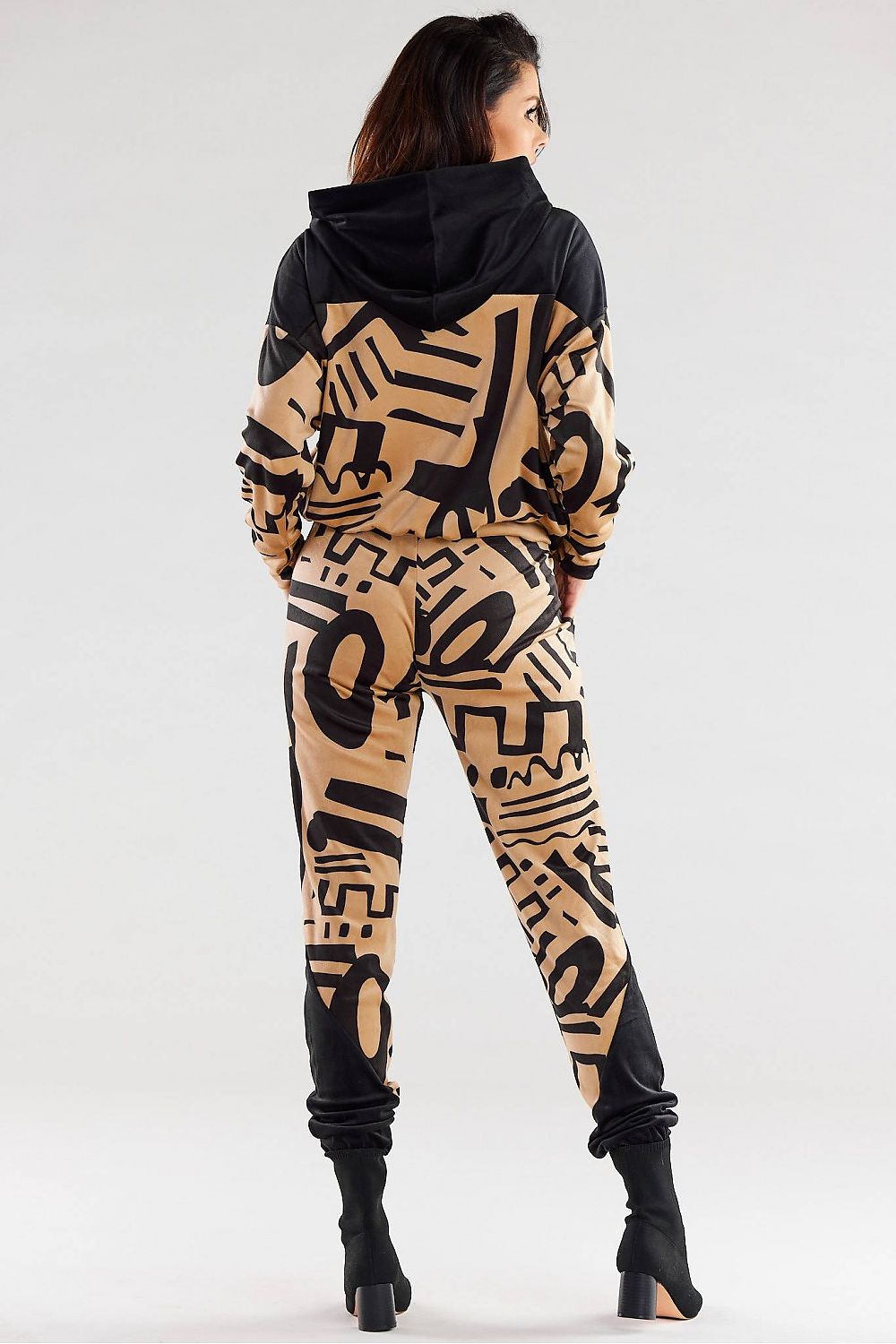  Women trousers model 176867 awama 