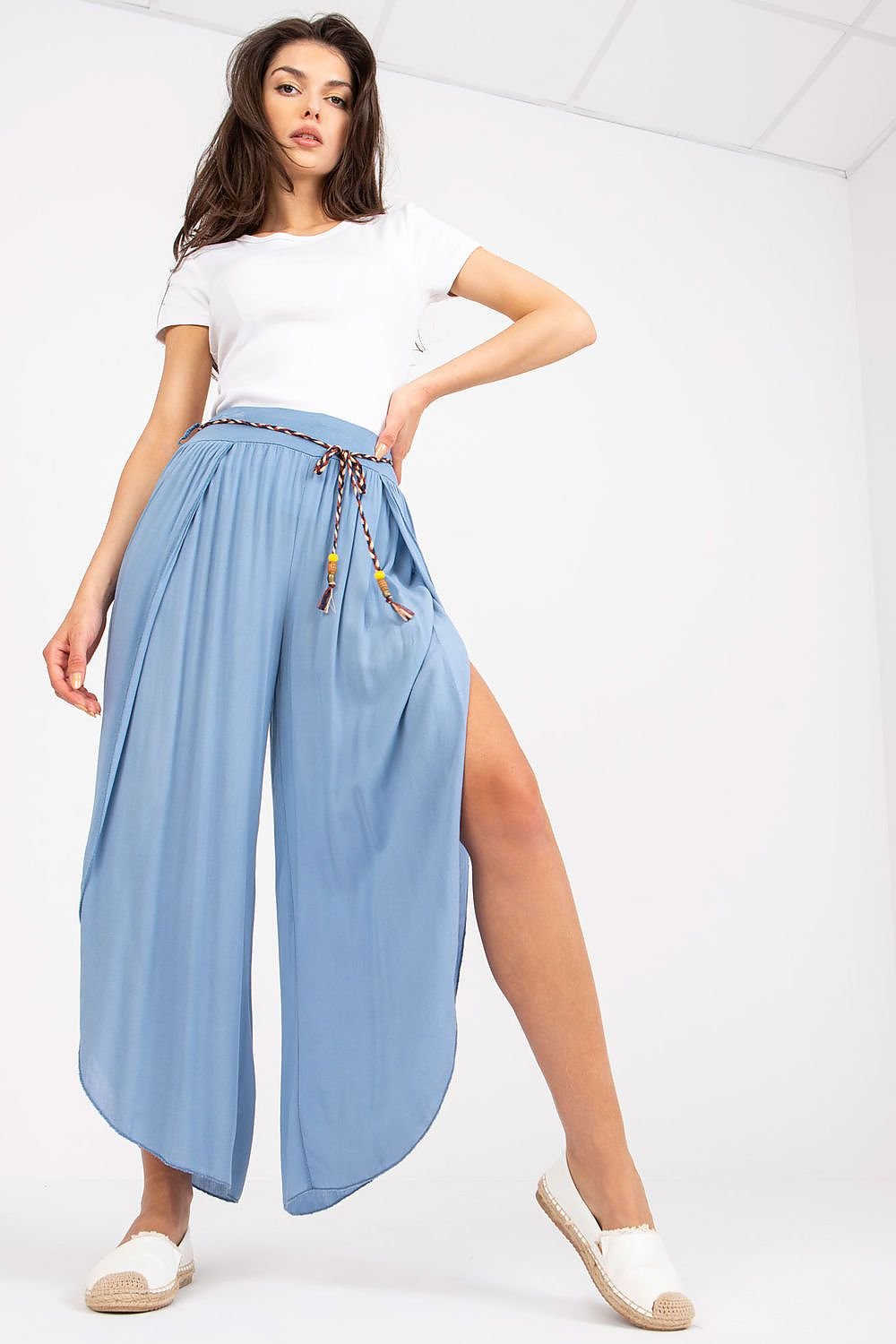 Women trousers model 179024