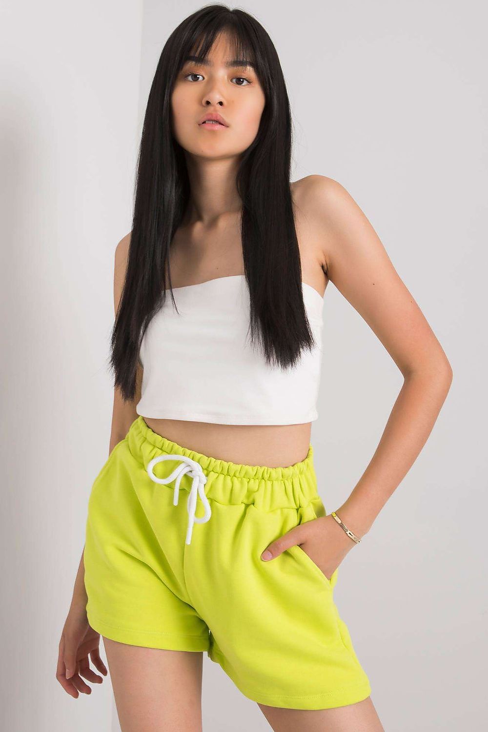 Shorts model 180905