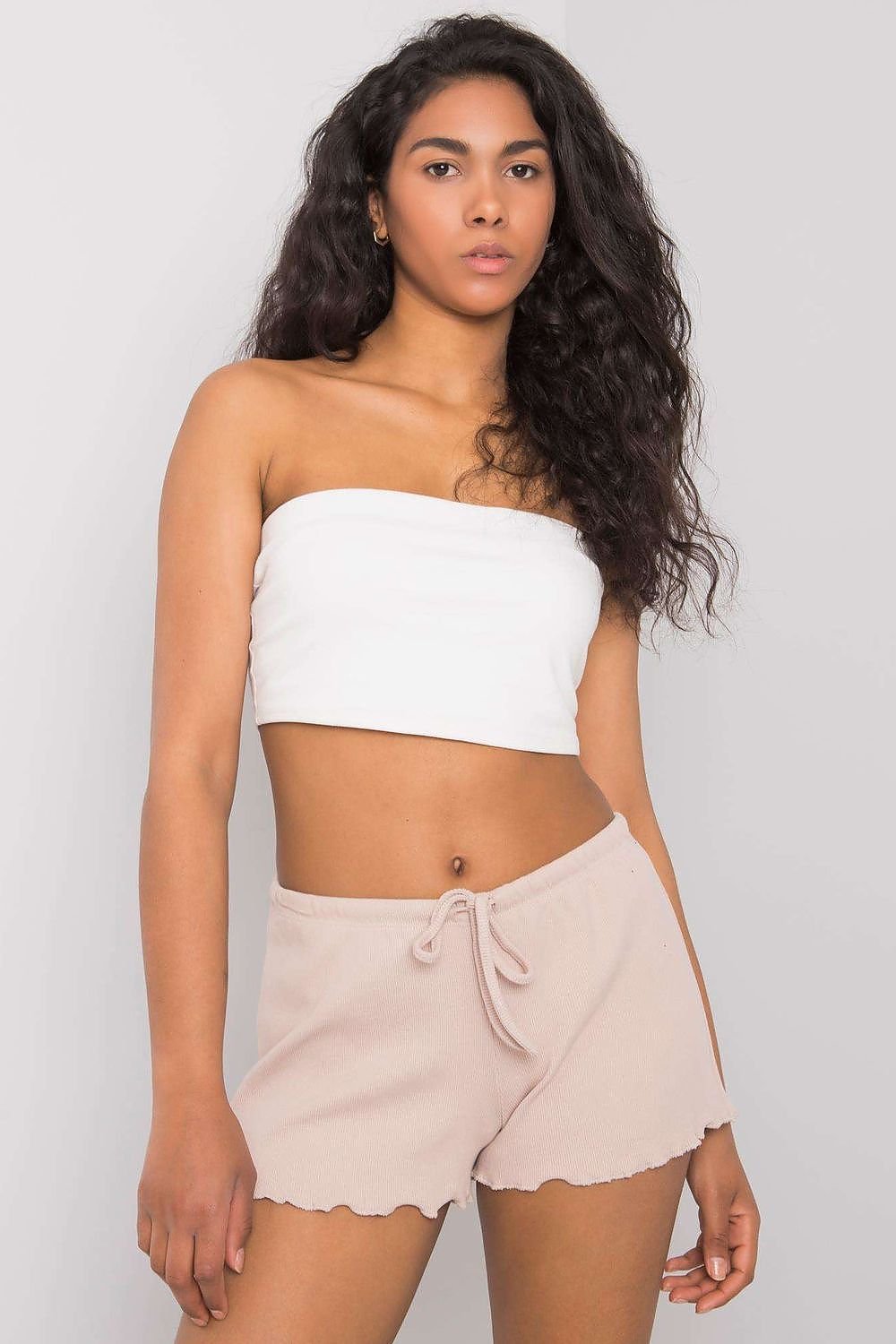 Shorts model 180913