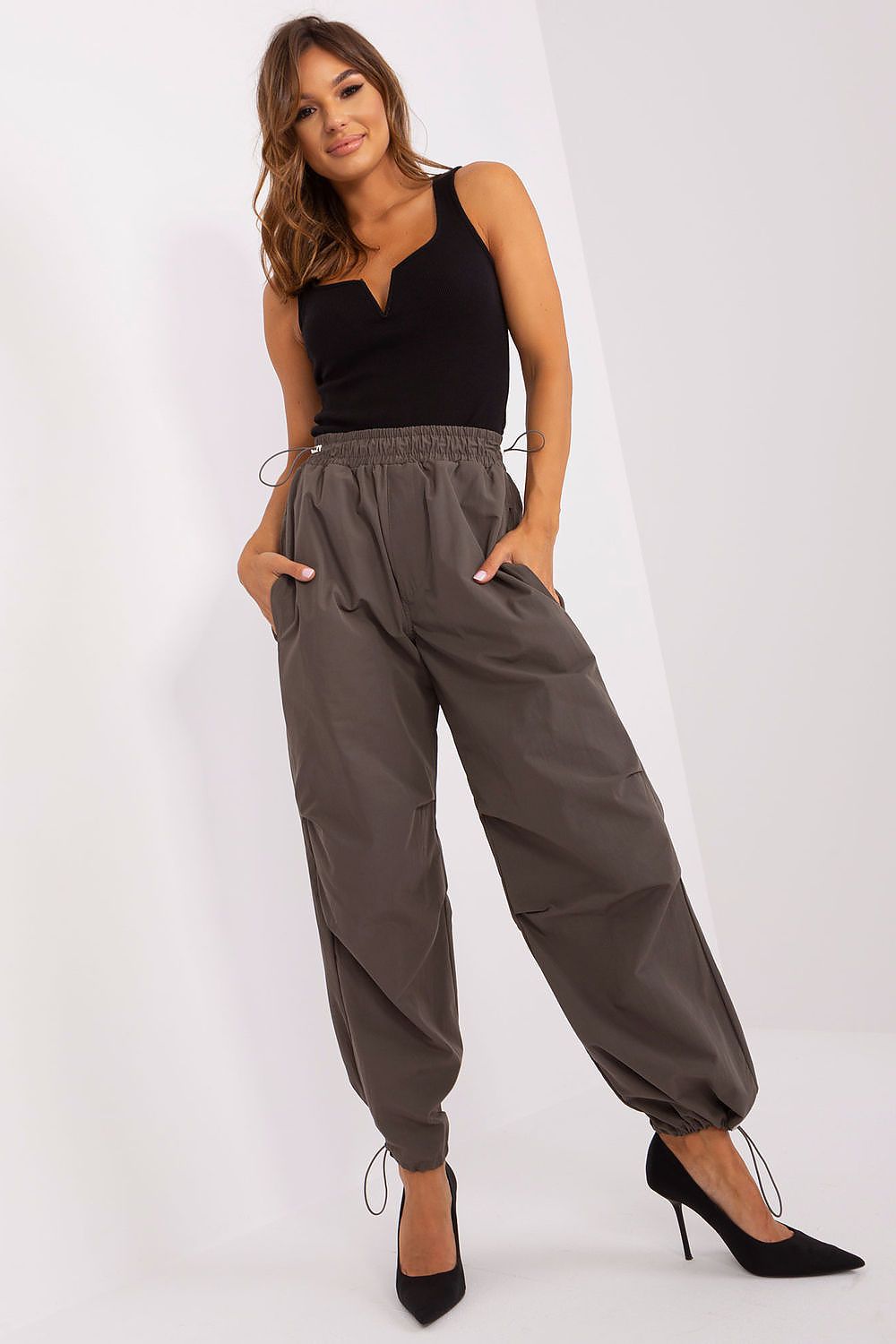 Women trousers model 182538