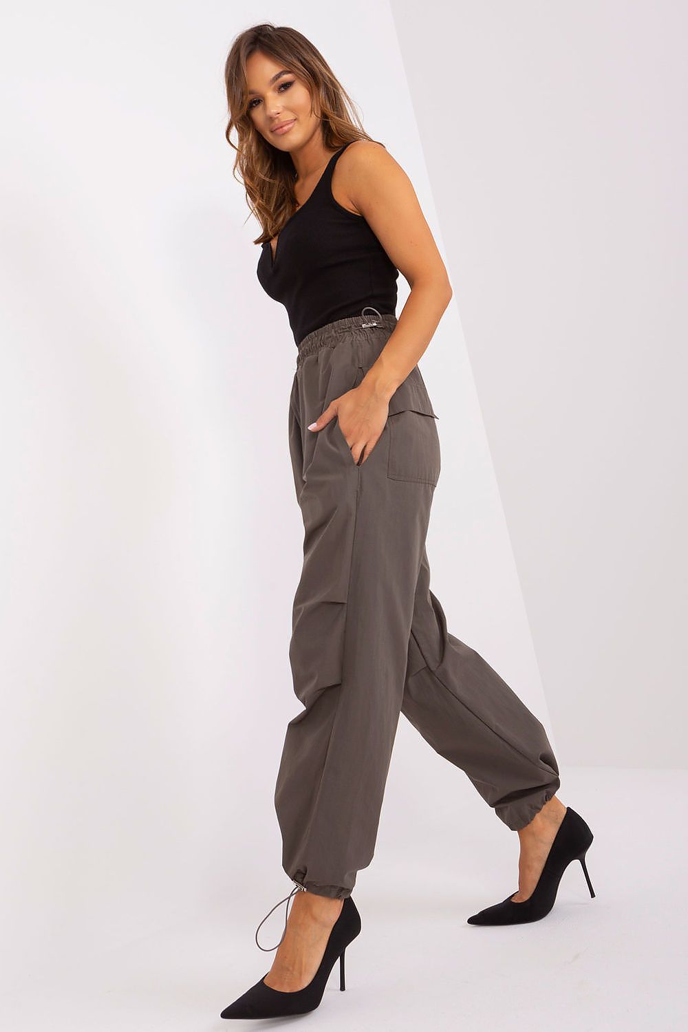 Women trousers model 182538