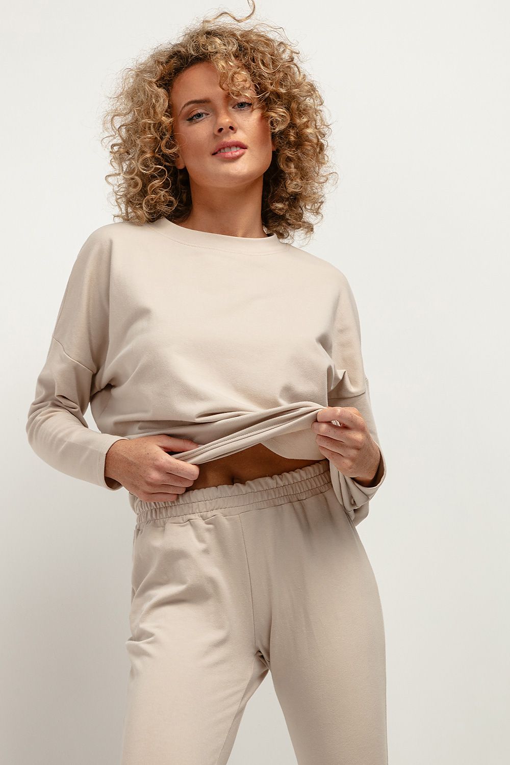 Sweatshirt model 183220