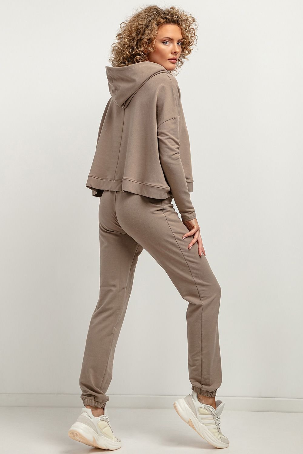 Sweatshirt model 183235