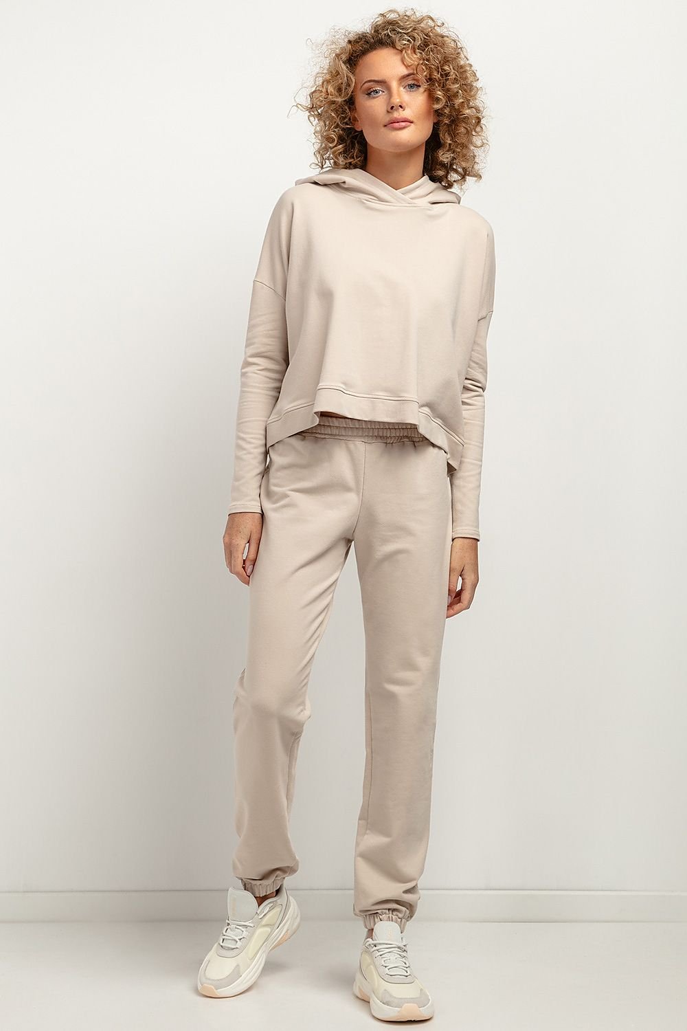 Sweatshirt model 183238
