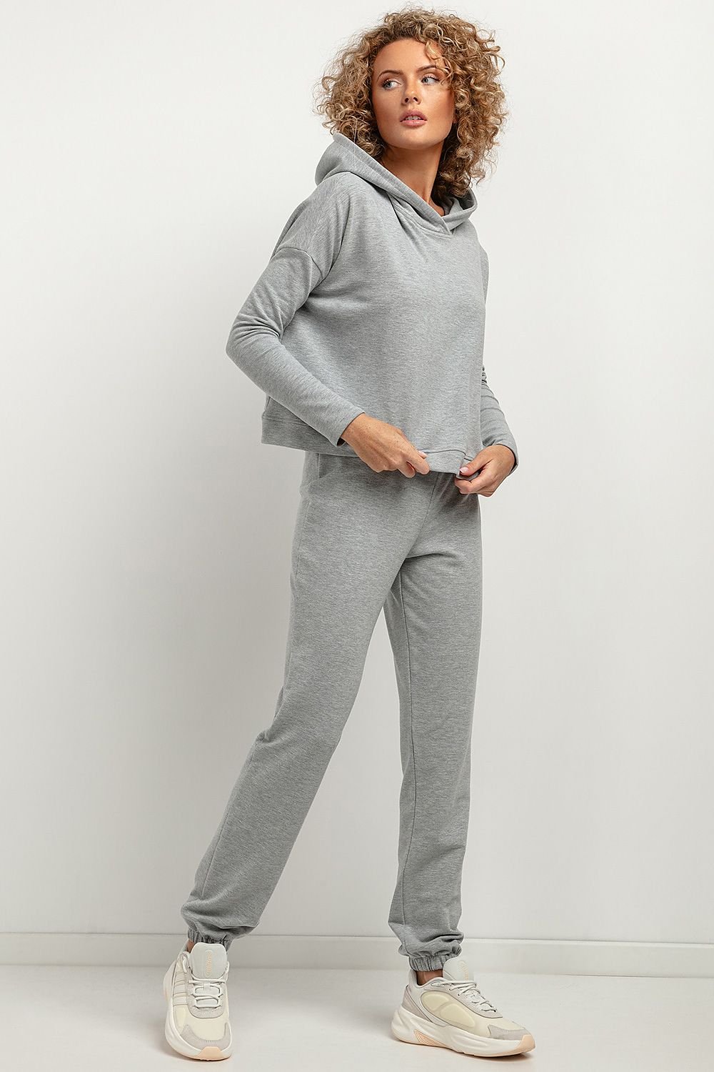 Sweatshirt model 183239