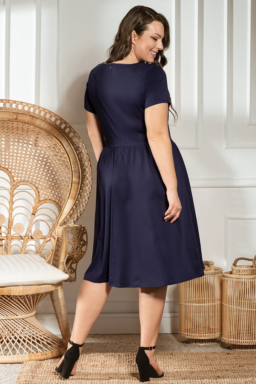 Plus size dress model 183285
