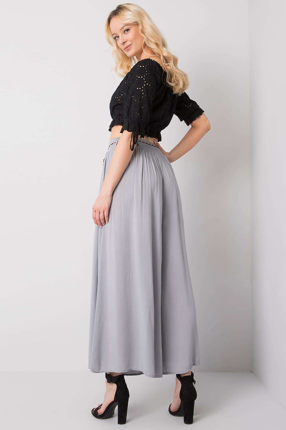 Women trousers model 183480