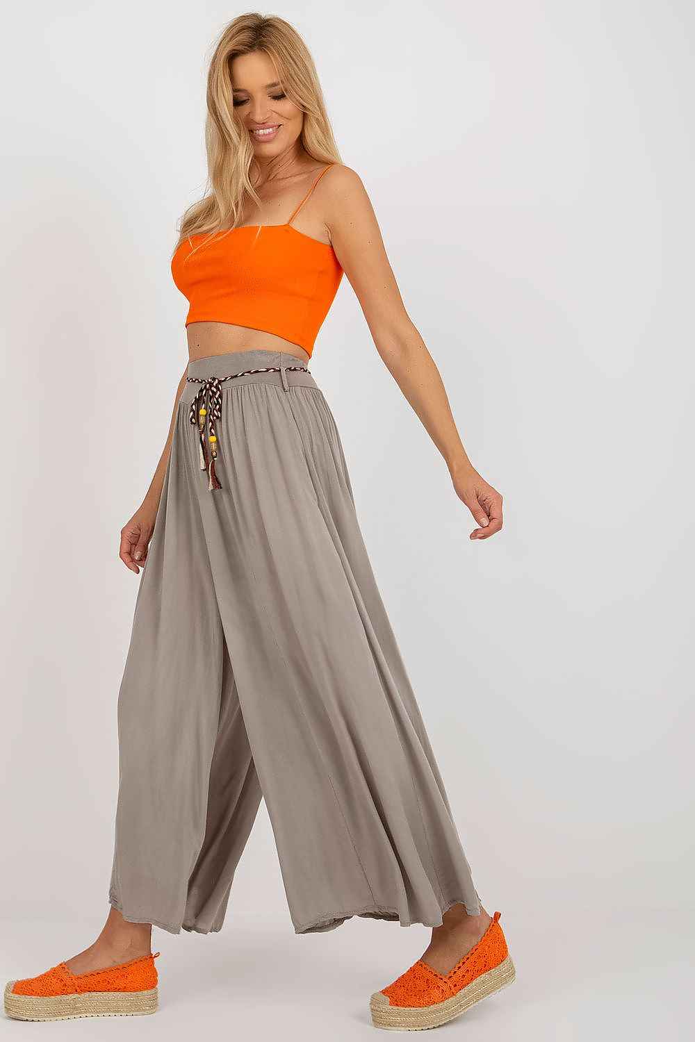 Women trousers model 183482