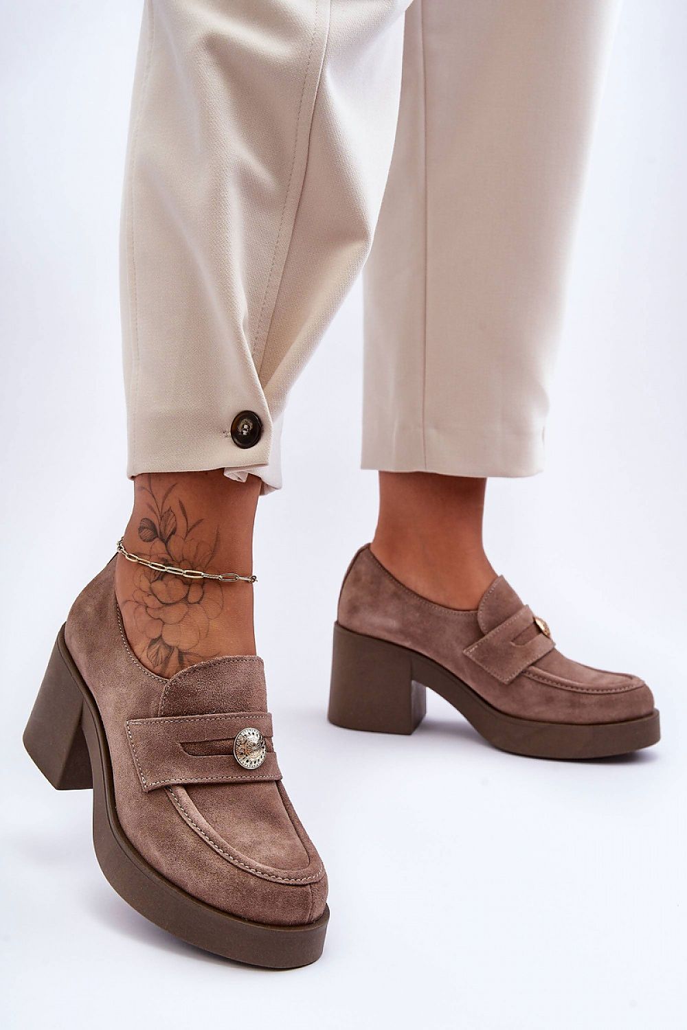 Heeled low shoes model 183948