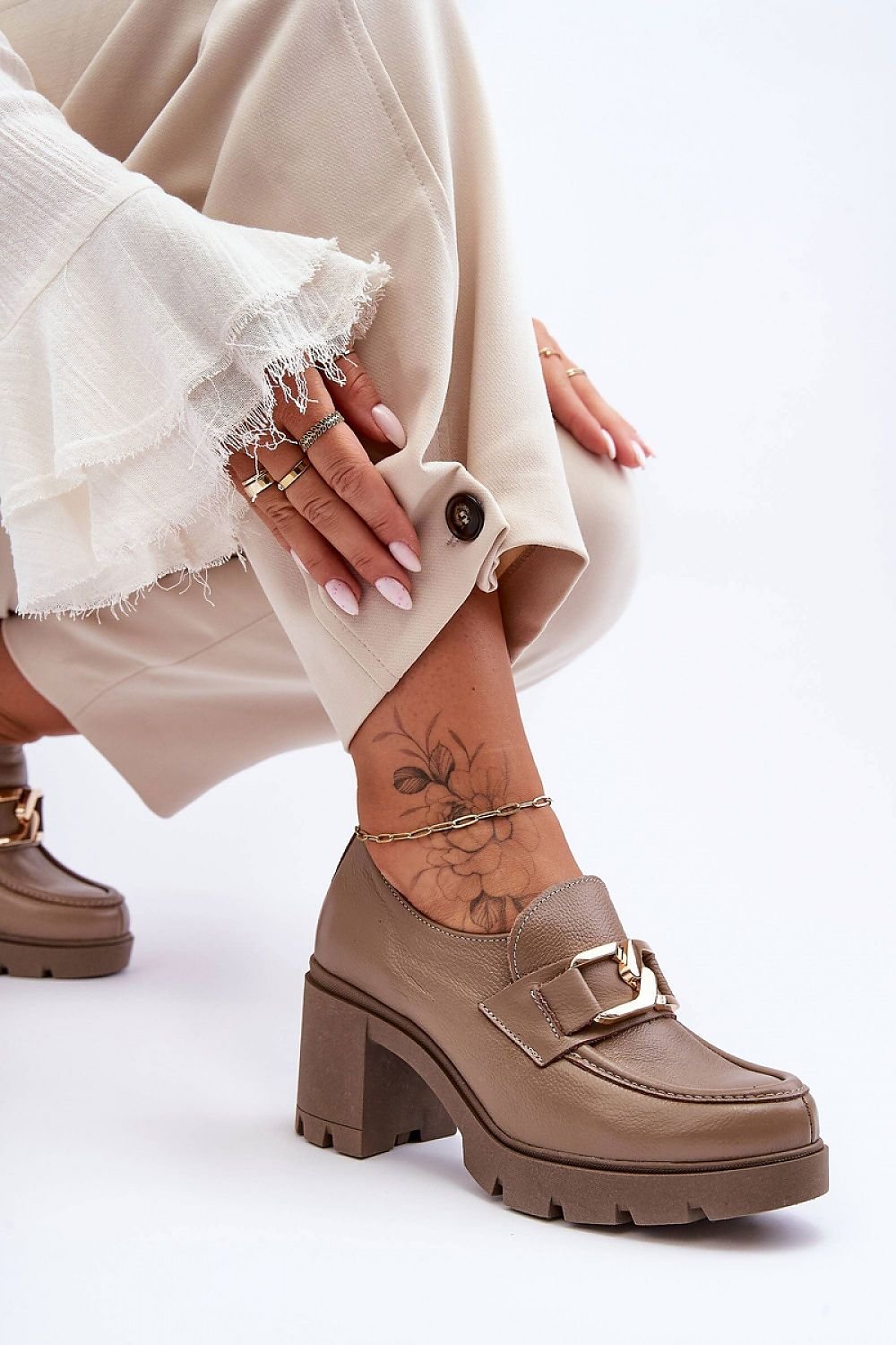 Heeled low shoes model 183958