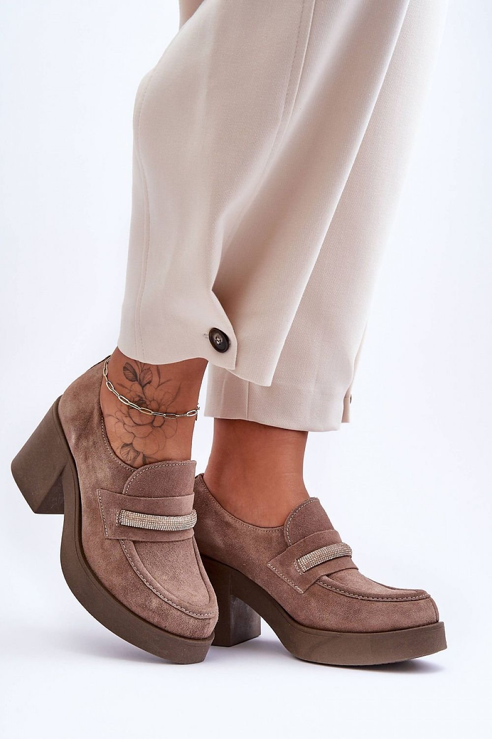 Heeled low shoes model 183961