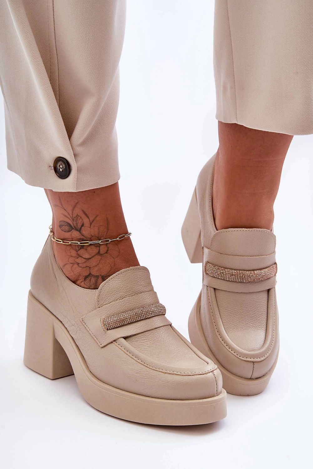 Heeled low shoes model 183964