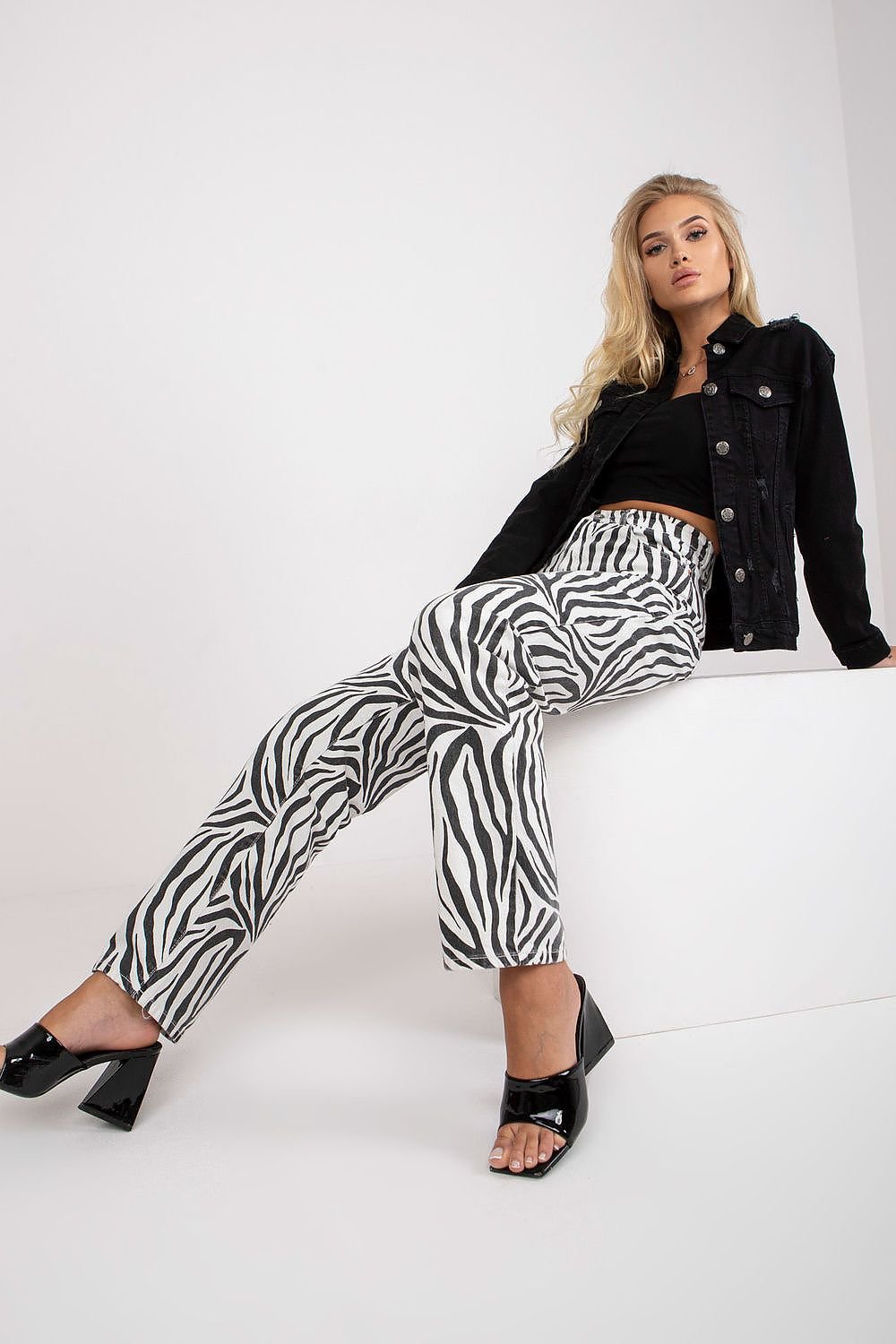 Jacket model 184560