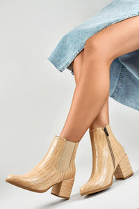 Heel boots model 184616