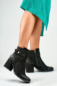 Heel boots model 184853