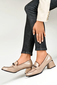 Heeled low shoes model 186506